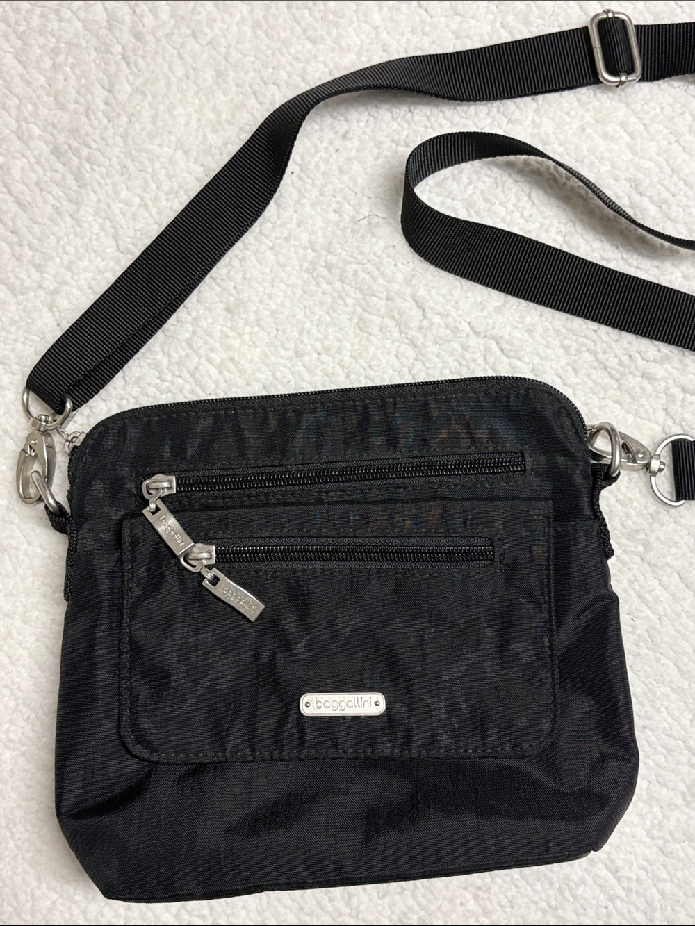 Baggallini Black cat print Crossbody Bag - Compact Everyday Organizer 8x8”